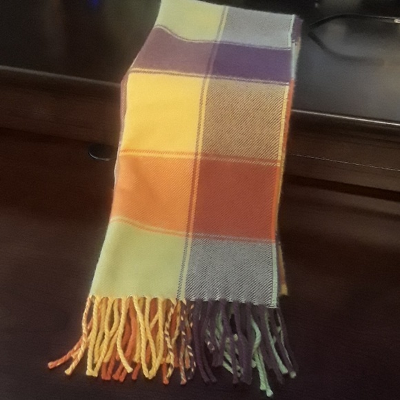 Ladies Scarve - Picture 3 of 3